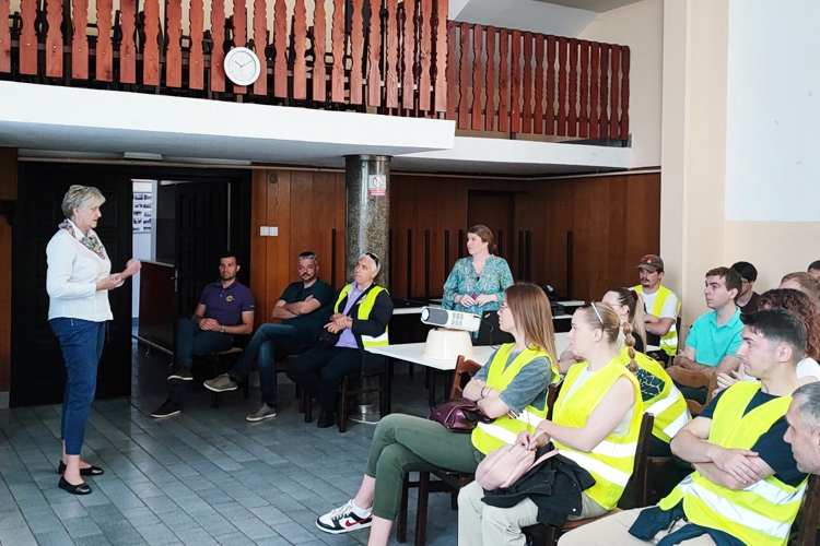 Slika /slike/Vijesti/Višegodišnji_program/Terenska nastava/Terenska nastava2.jpg